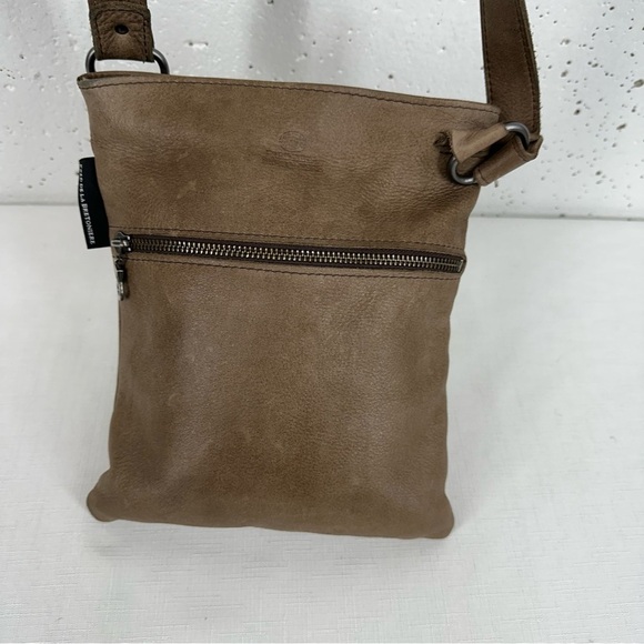 Fred De La Bretoniere Brown Distressed Leather Crossbody Bag Purse - Picture 3 of 17